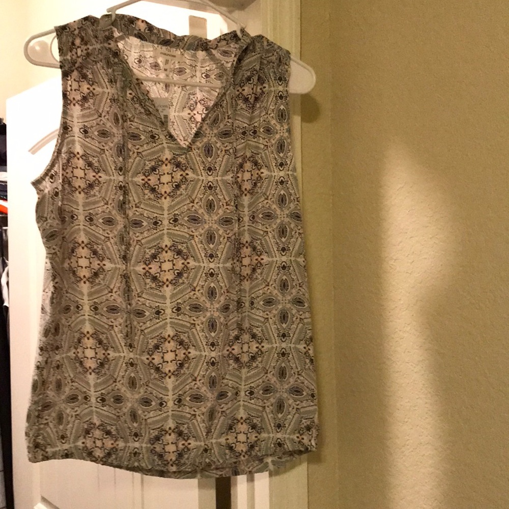 Patterned top